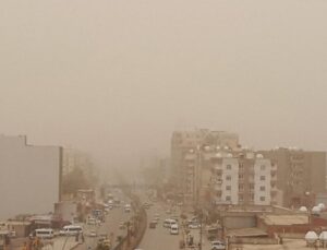 Irak’tan gelen kum fırtınası Şırnak’ta hayatı olumsuz etkiledi! Vatandaşlara “Dışarı çıkmayın” uyarısı yapıldı