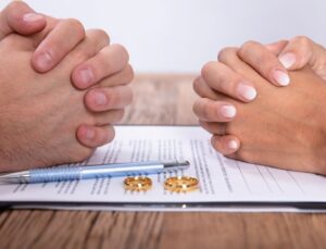 Zina kanıtını mahkeme kabul etmedi: “Boşanma davası açılınca isteyen istediği kişiyle kalır”