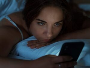 Araştırmalar 5 saatten az uyumanın sağlık sorunlarına yol açtığını söylüyor