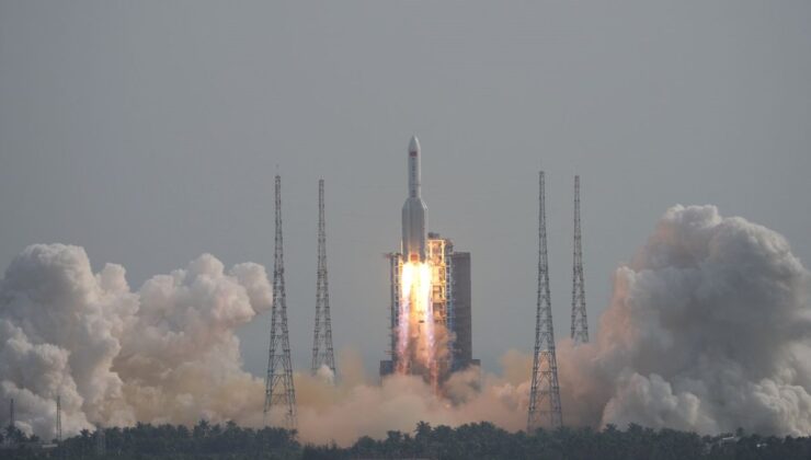 Çin Tiencou-5 kargo mekiğini uzay istasyonuna yolladı
