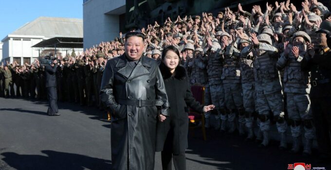 Kuzey Kore lideri Kim Jong-un’dan kızıyla yeni fotoğraflar