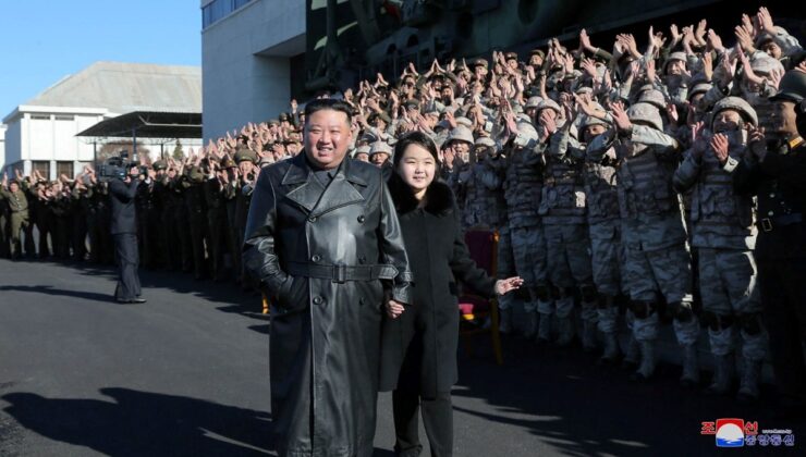 Kuzey Kore lideri Kim Jong-un’dan kızıyla yeni fotoğraflar