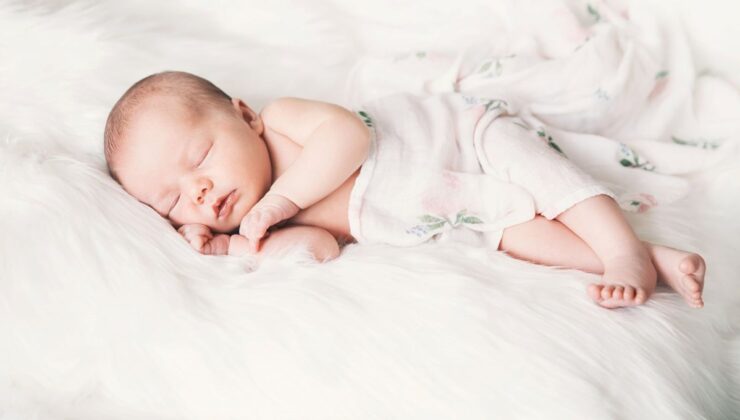 Bebeklerde gündüz uykusu günde kaç saat olmalı?
