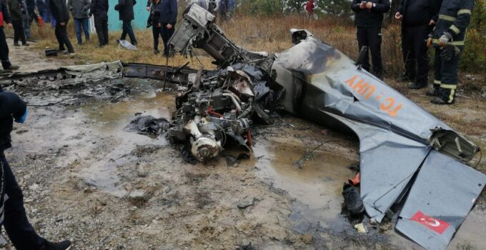 Bursa’da eğitim uçağı düştü: Hakan Köksal ve Burcu Sağlam hayatnı kaybetti