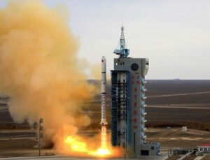 Çin, askeri istihbarat maksatlı uydusunu fırlattı