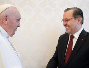 Türkiye’nin Vatikan Büyükelçisi Lütfullah Göktaş: Papa, Rusya-Ukrayna savaşıyla ilgili Türkiye’nin çabalarından övgüyle söz ediyor