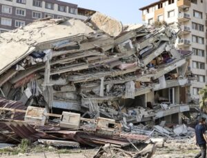 Kızılay depremzedelere toplam 70 milyon lira değerinde alışveriş kartı verecek