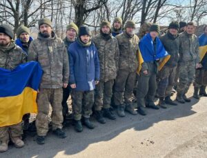 Rusya ve Ukrayna arasındaki esir takasında 220 asker serbest bırakıldı