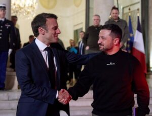 Macron ve Zelenski Paris’te bir araya geldi