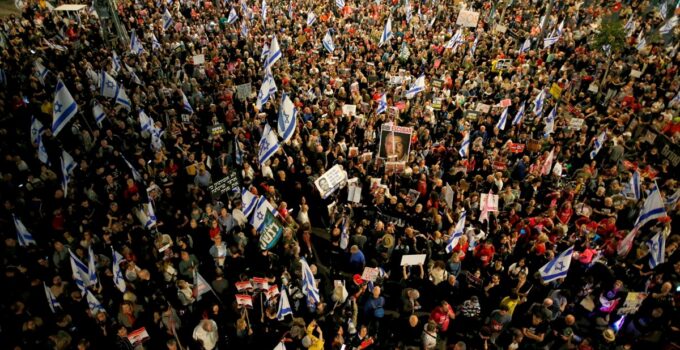 Binlerce İsrailliden Netanyahu’ya istifa ve esirlerin salıverilmesi çağrısı